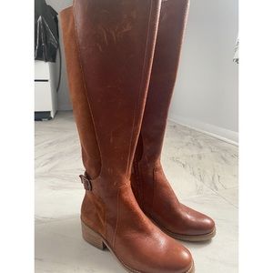 Leather boots, New without a tag, wasn’t able to used them.